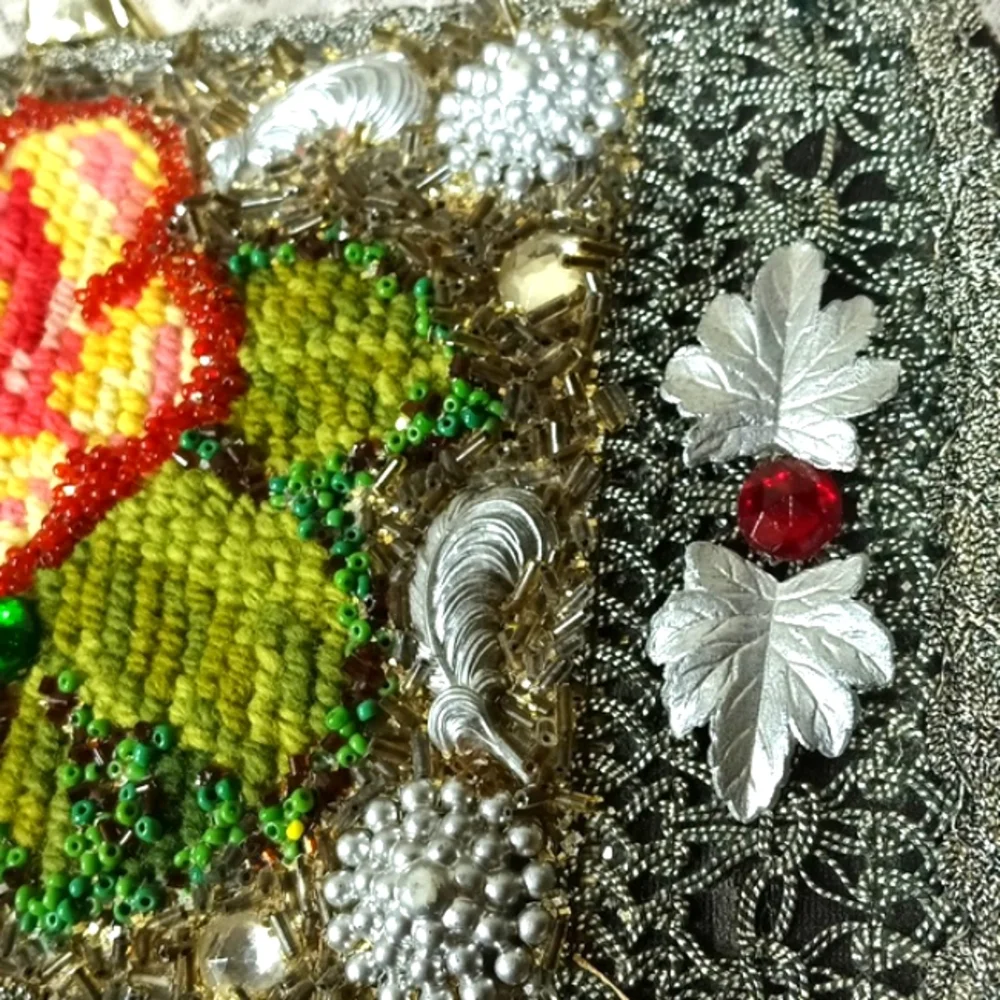 Antique Cute Lady's Handbag Embroidered Floral Beautiful Black and Silver Bag. - Picture 9 of 15